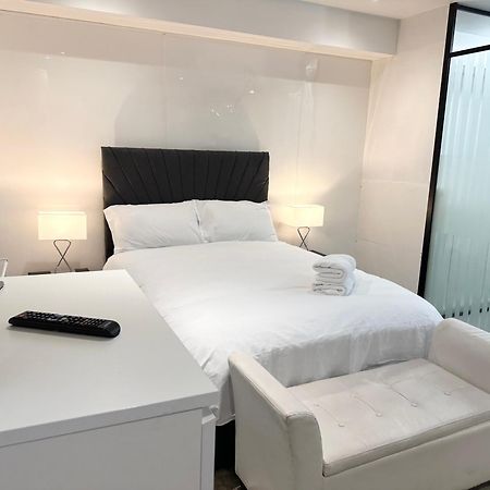 Westferry Two Apartment Londra Exterior foto