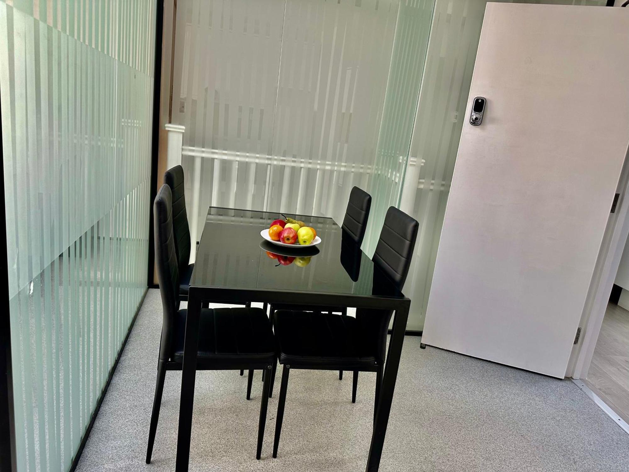 Westferry Two Apartment Londra Exterior foto